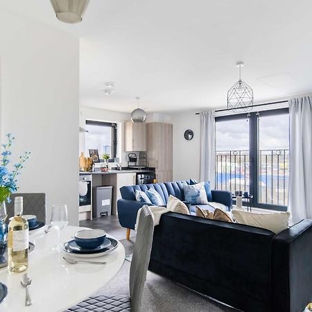 Livestay-New Private Apartment Building Minutes From Heathrow Слау Екстериор снимка