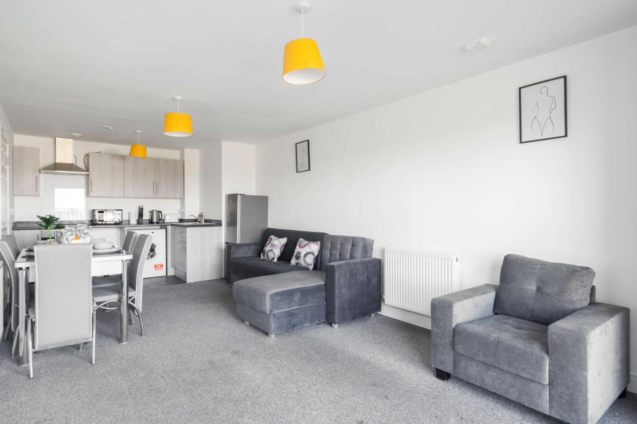 Livestay-New Private Apartment Building Minutes From Heathrow Слау Екстериор снимка