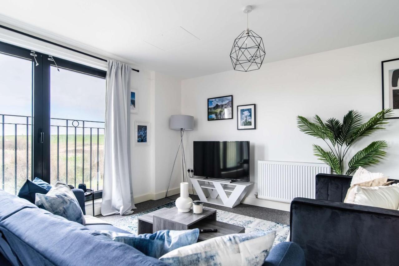 Livestay-New Private Apartment Building Minutes From Heathrow Слау Екстериор снимка