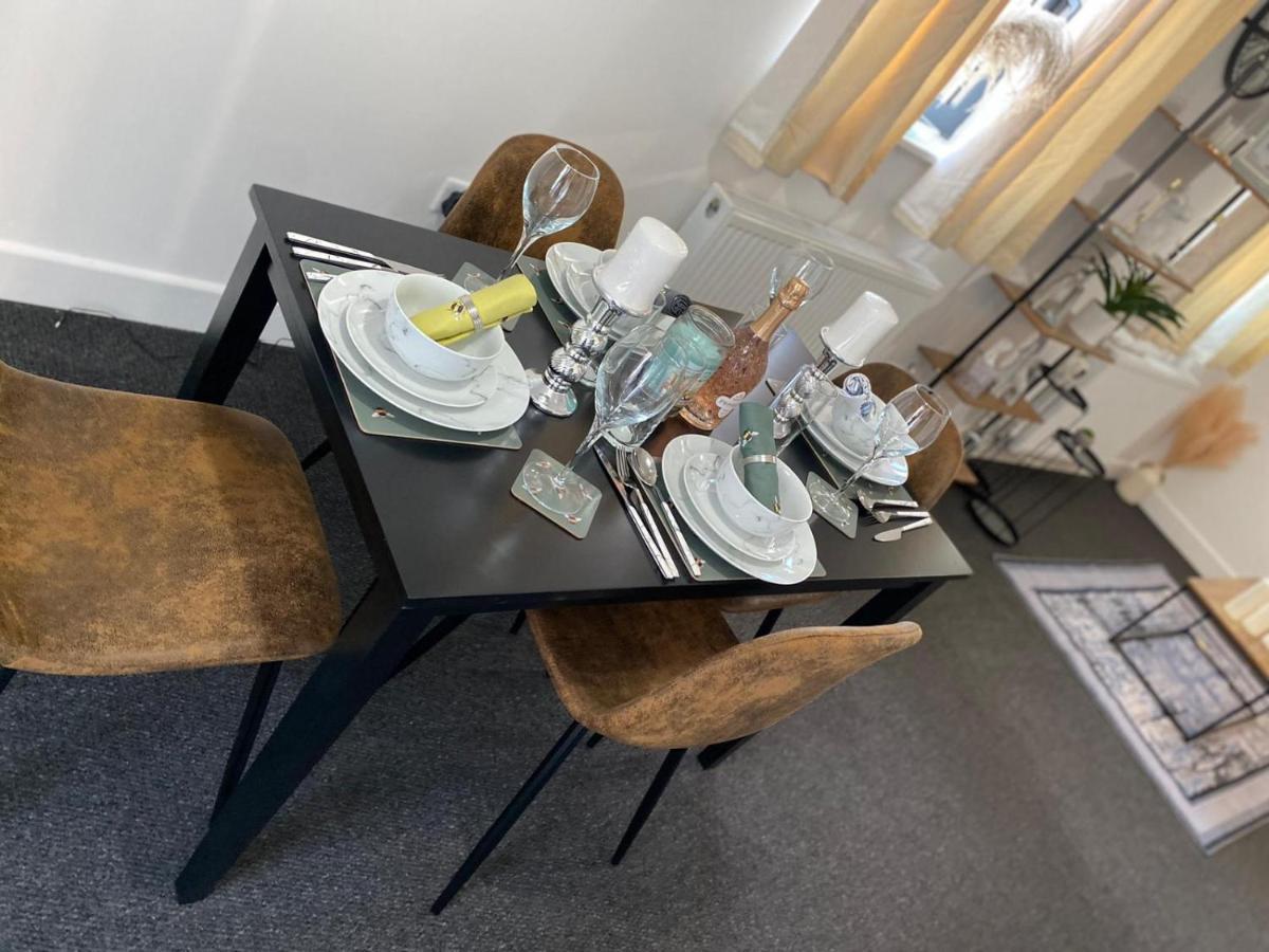Livestay-New Private Apartment Building Minutes From Heathrow Слау Екстериор снимка