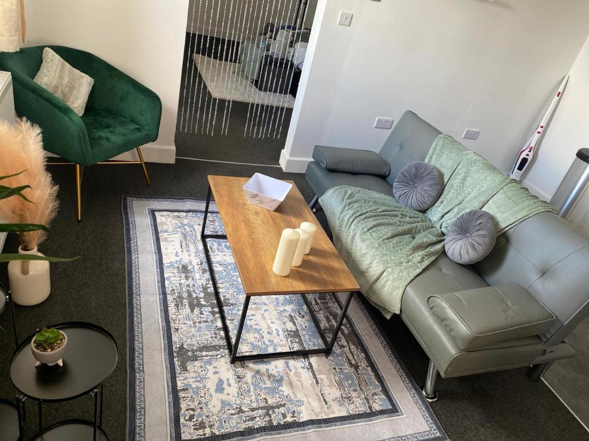 Livestay-New Private Apartment Building Minutes From Heathrow Слау Екстериор снимка