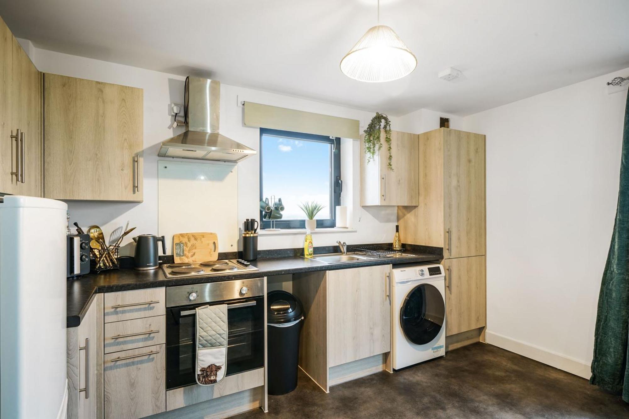 Livestay-New Private Apartment Building Minutes From Heathrow Слау Екстериор снимка