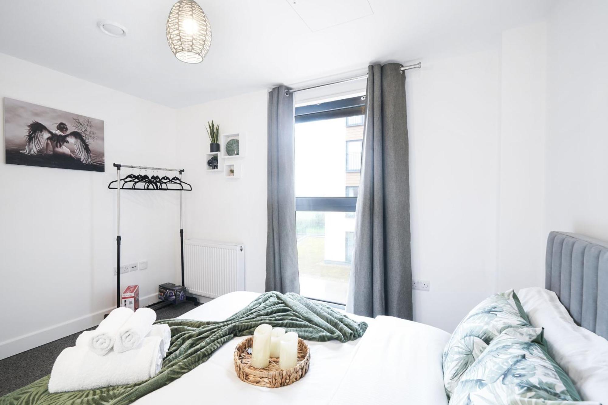 Livestay-New Private Apartment Building Minutes From Heathrow Слау Екстериор снимка