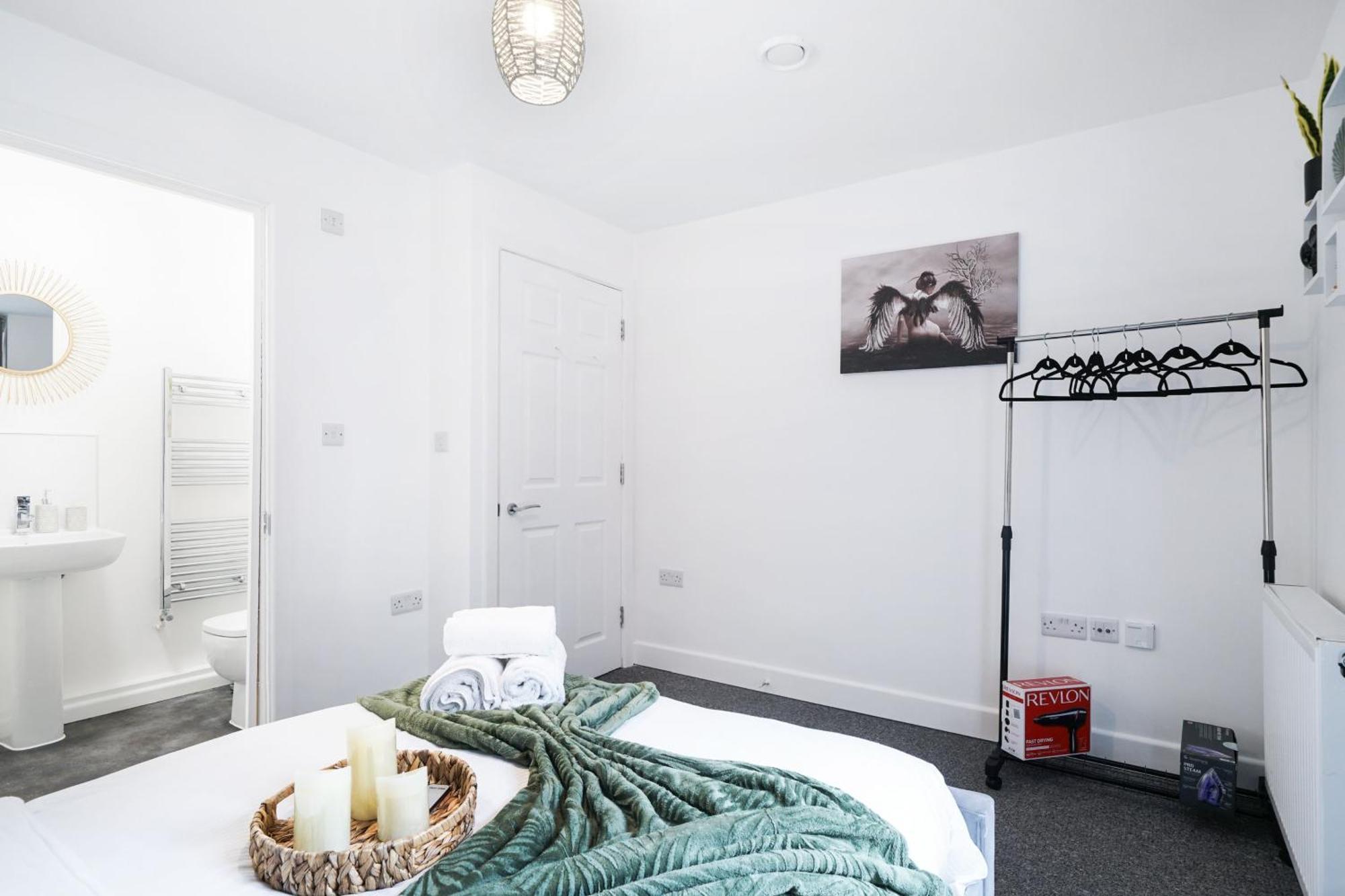 Livestay-New Private Apartment Building Minutes From Heathrow Слау Екстериор снимка