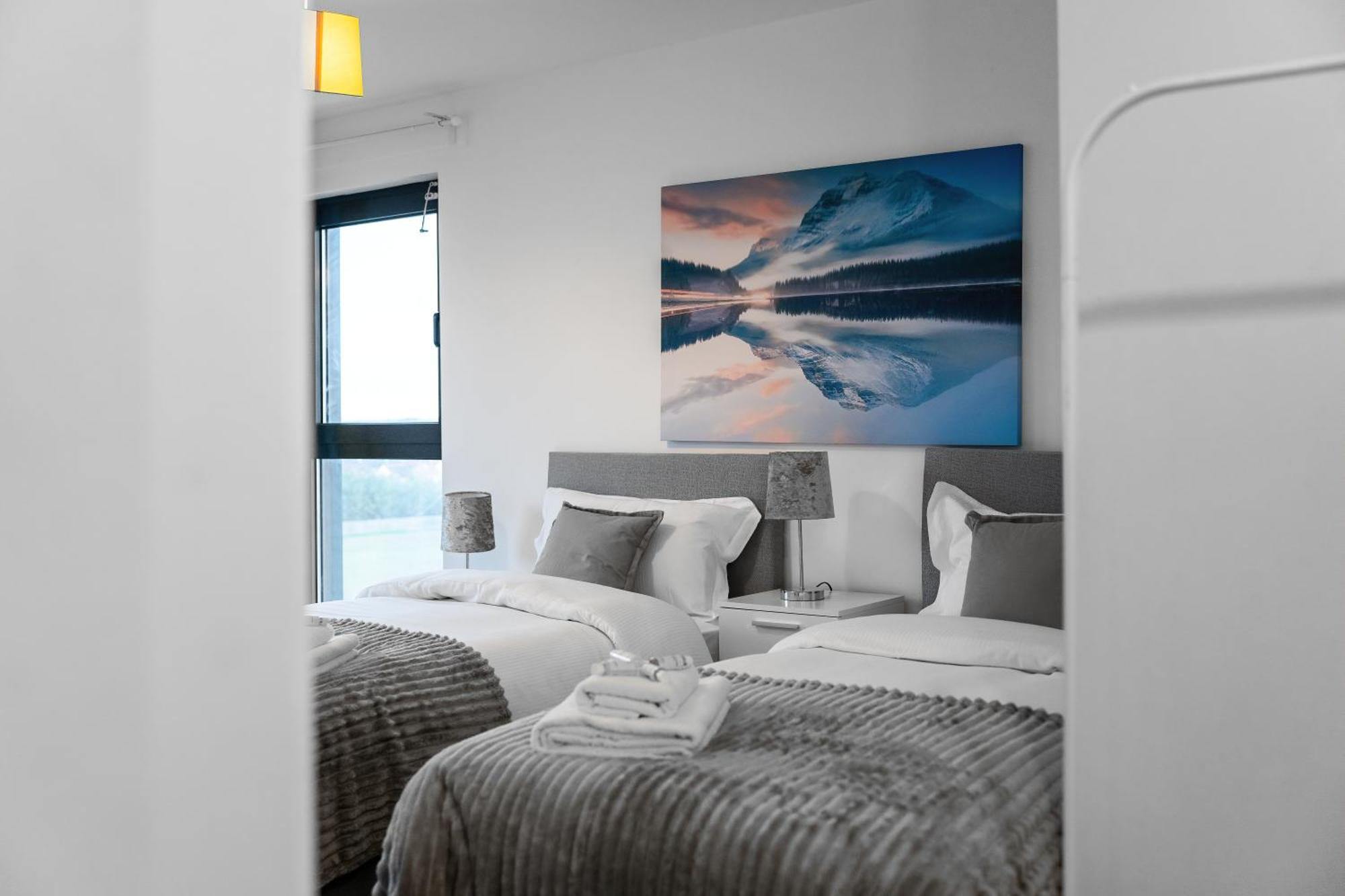 Livestay-New Private Apartment Building Minutes From Heathrow Слау Екстериор снимка