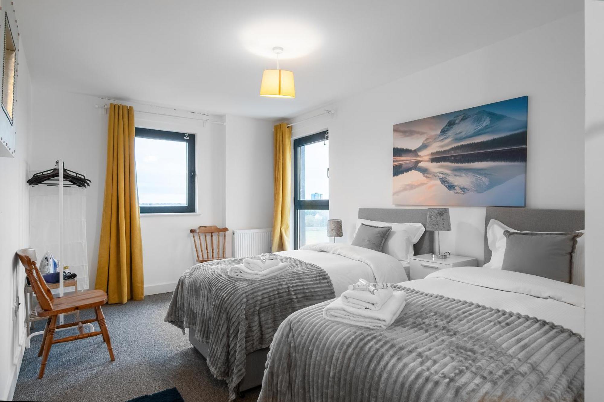 Livestay-New Private Apartment Building Minutes From Heathrow Слау Екстериор снимка
