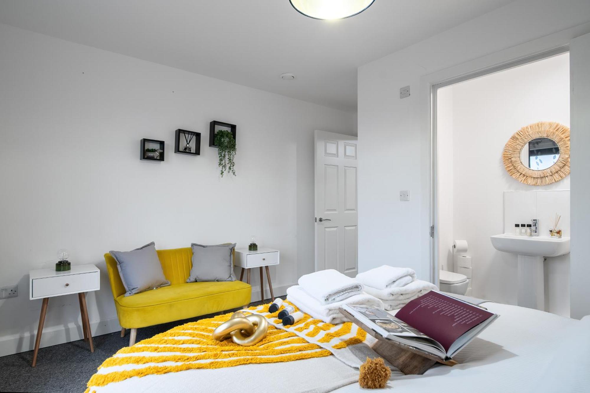 Livestay-New Private Apartment Building Minutes From Heathrow Слау Екстериор снимка