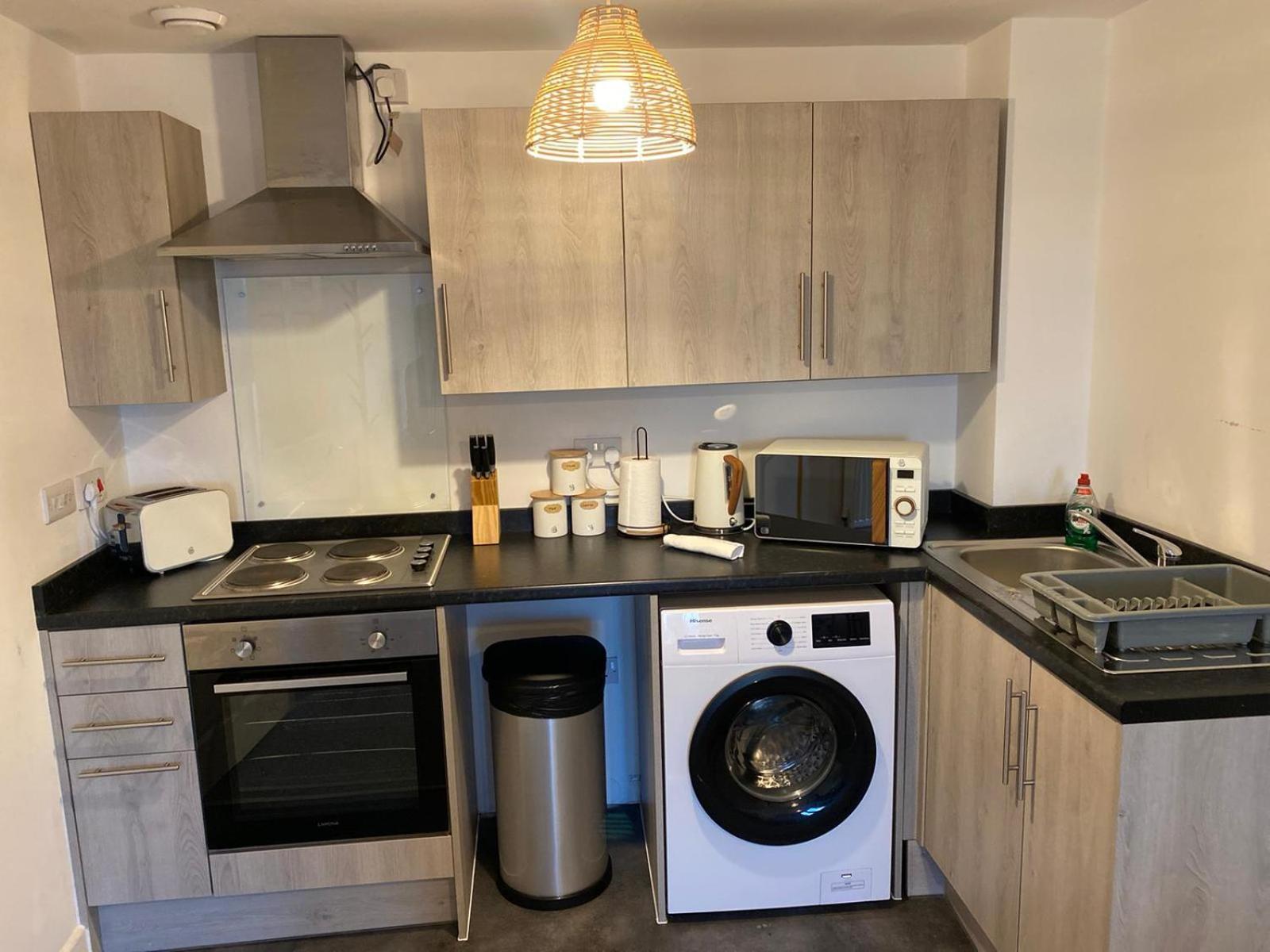 Livestay-New Private Apartment Building Minutes From Heathrow Слау Екстериор снимка