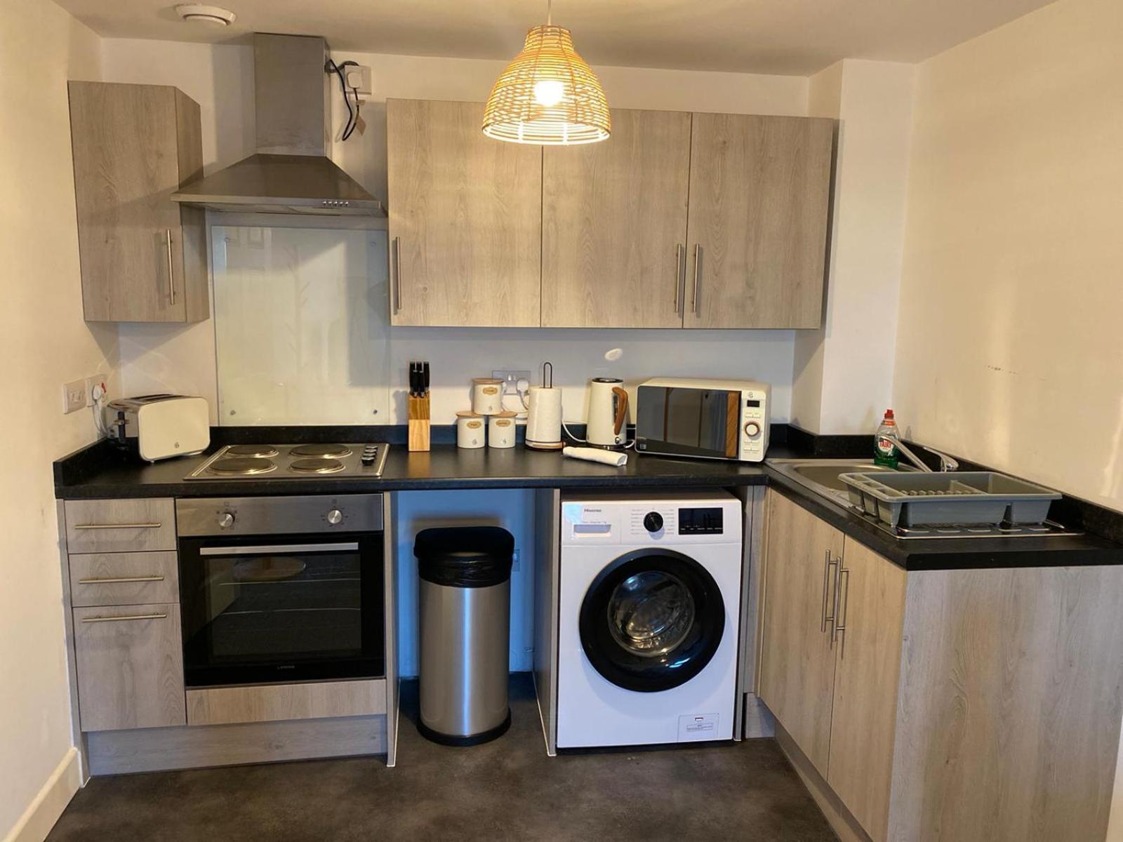 Livestay-New Private Apartment Building Minutes From Heathrow Слау Екстериор снимка