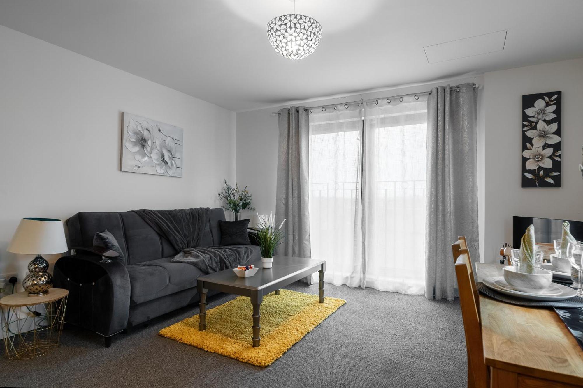 Livestay-New Private Apartment Building Minutes From Heathrow Слау Екстериор снимка