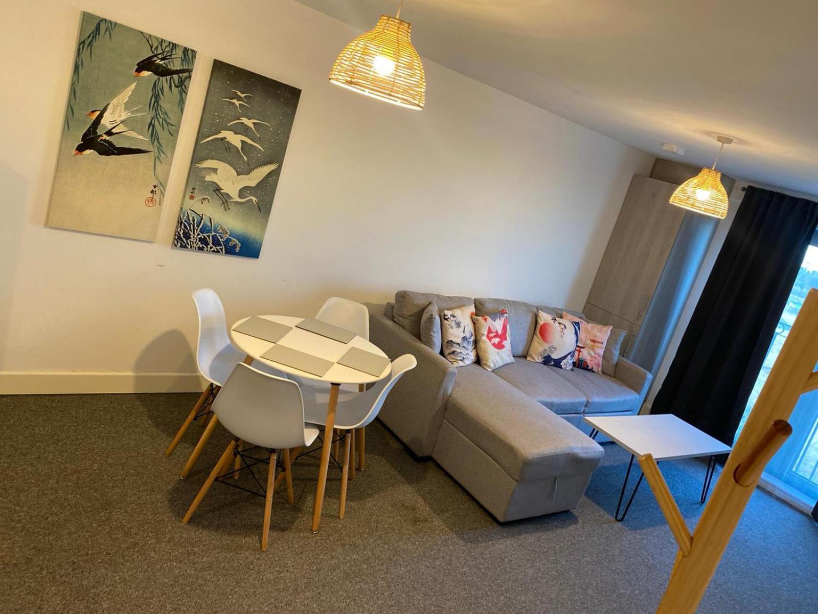 Livestay-New Private Apartment Building Minutes From Heathrow Слау Екстериор снимка