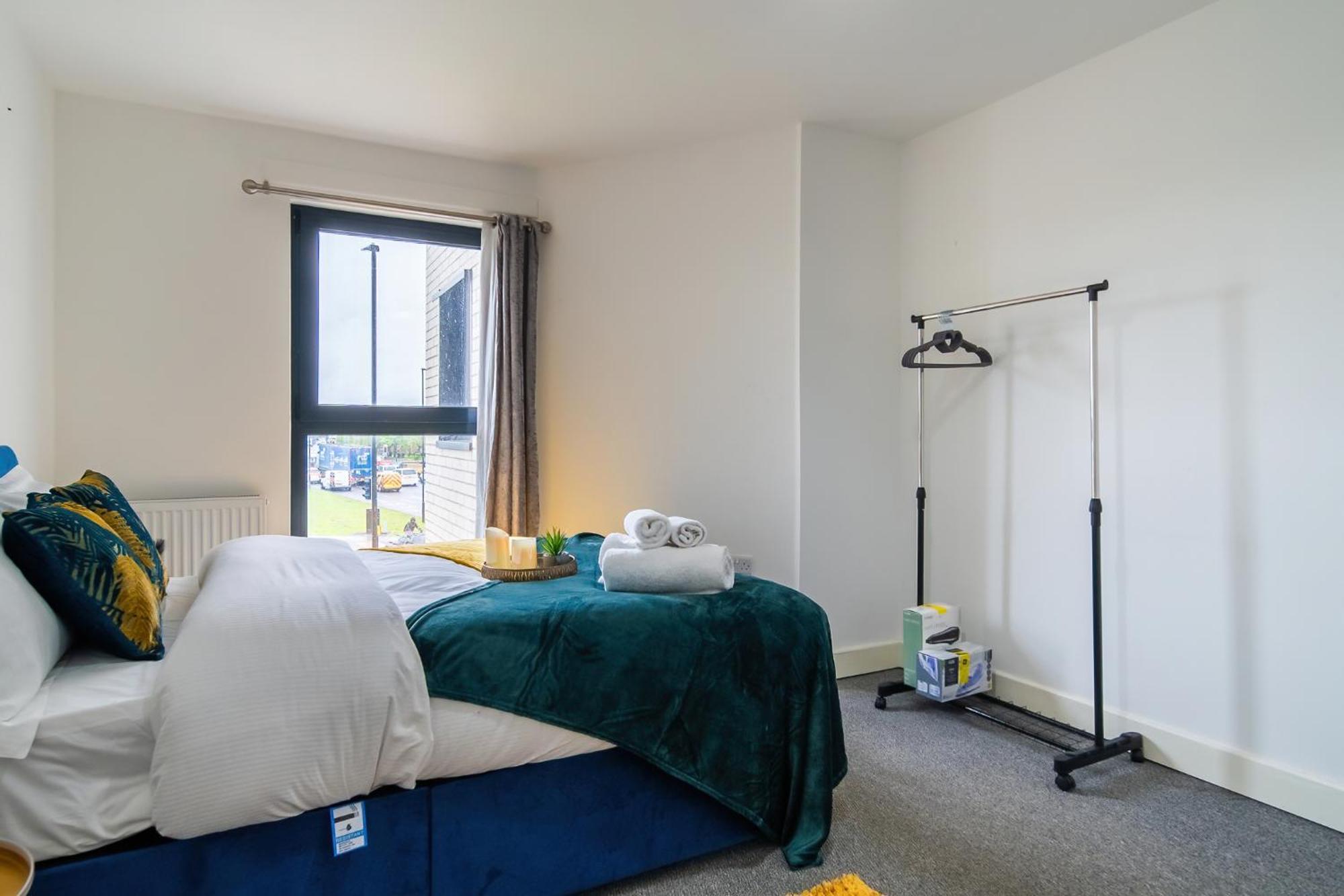 Livestay-New Private Apartment Building Minutes From Heathrow Слау Екстериор снимка
