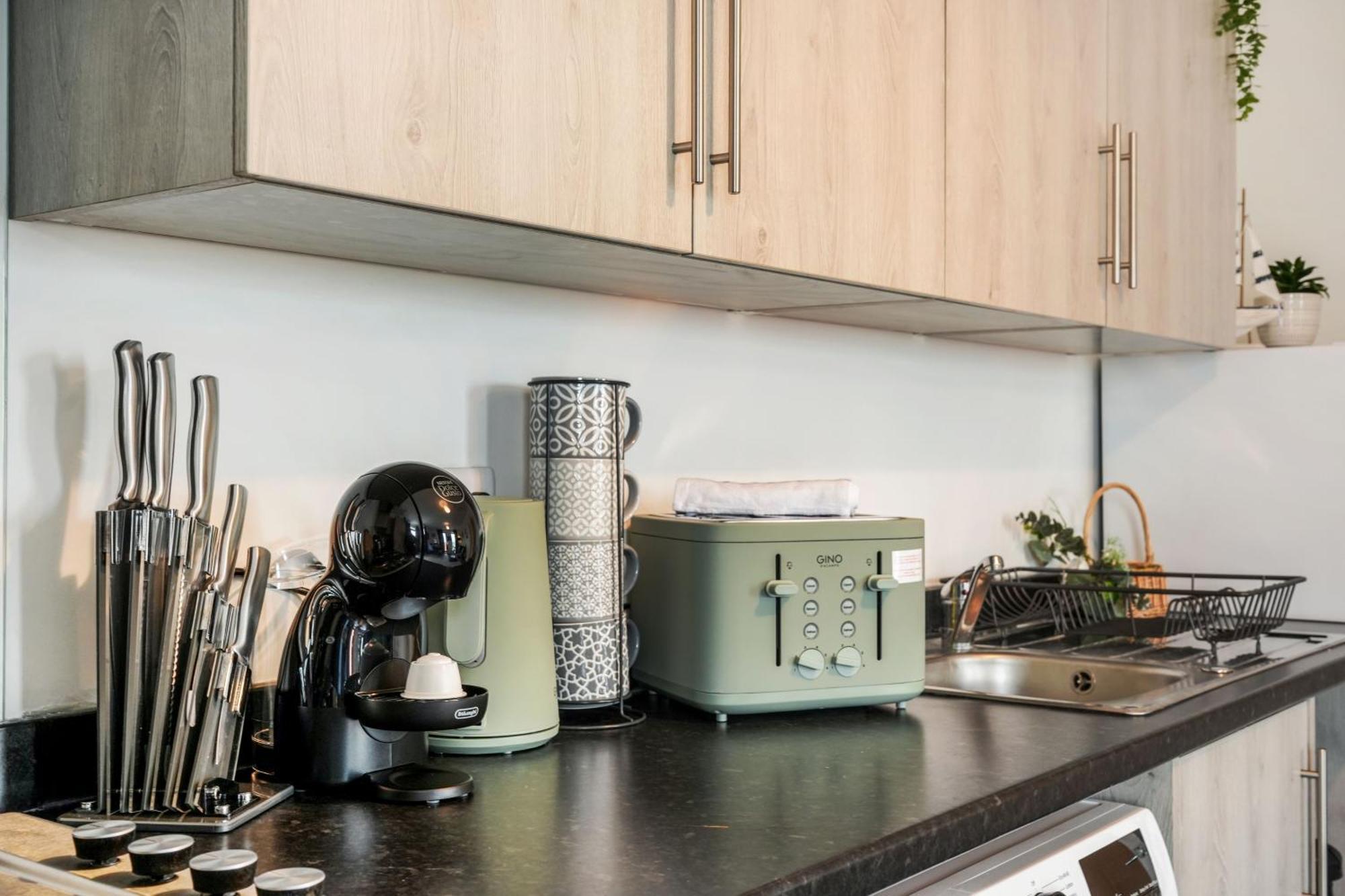 Livestay-New Private Apartment Building Minutes From Heathrow Слау Екстериор снимка