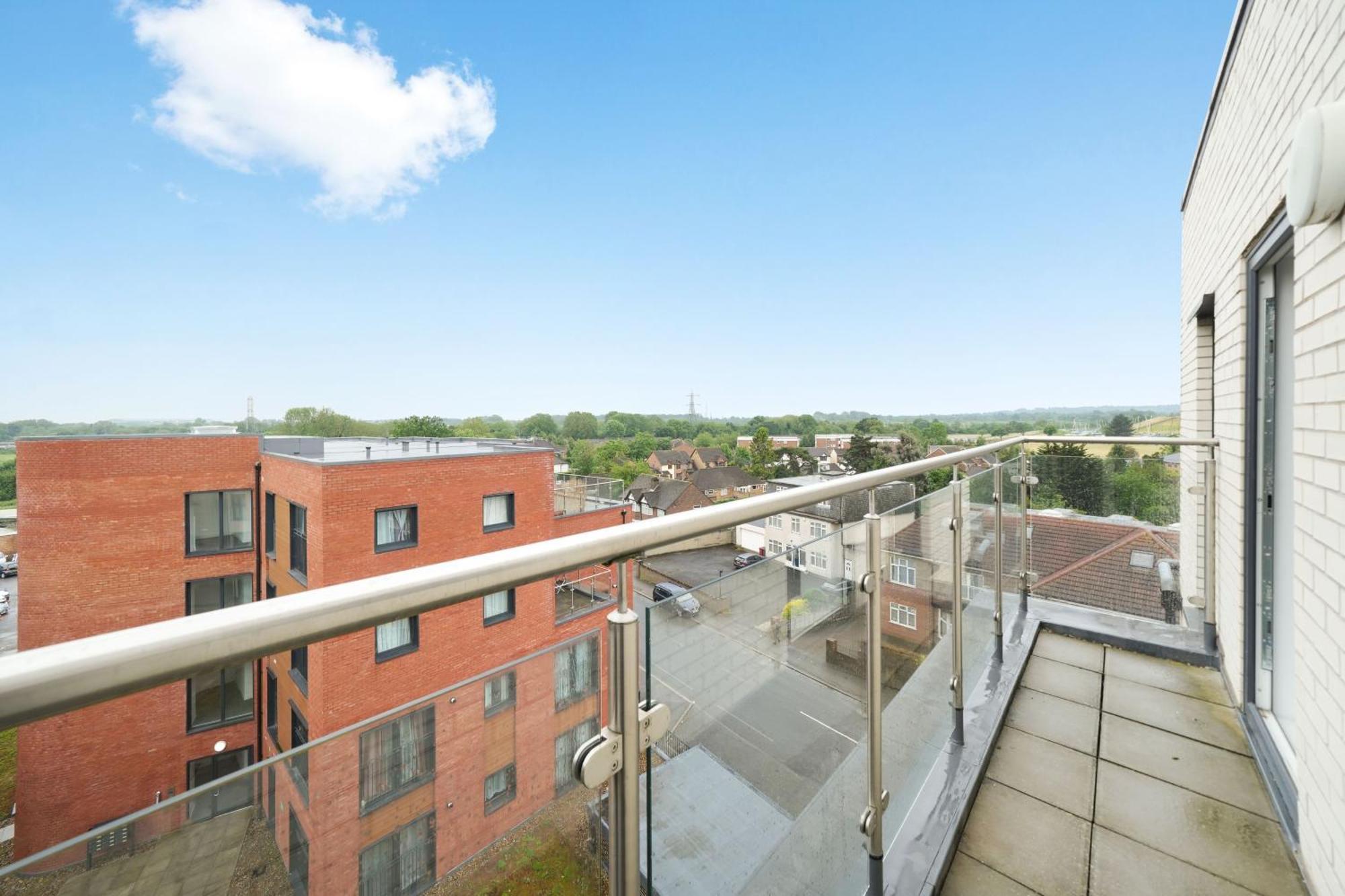 Livestay-New Private Apartment Building Minutes From Heathrow Слау Екстериор снимка